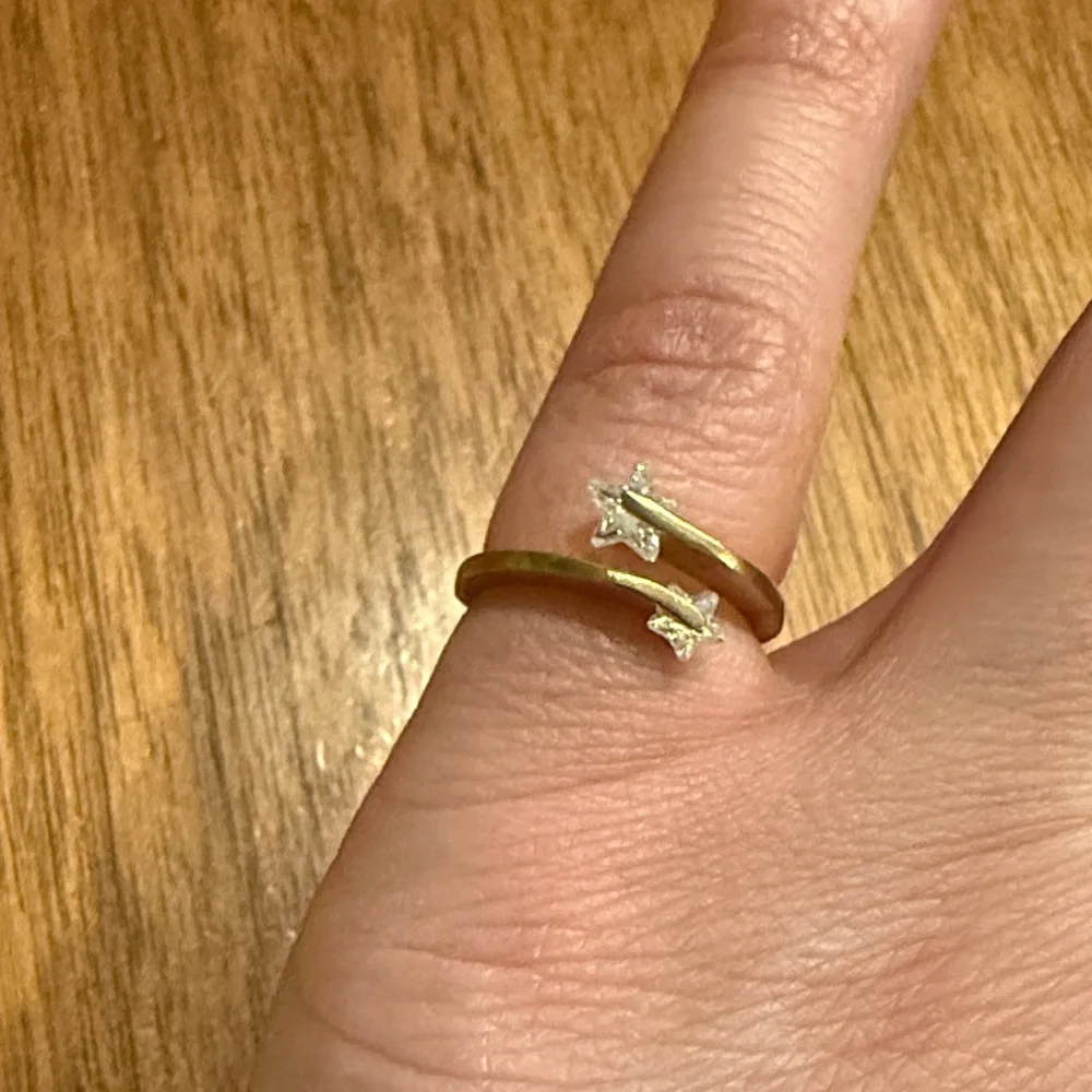 Gold Colored Women's with Star Rhinestone Ring - Picture 2 of 2